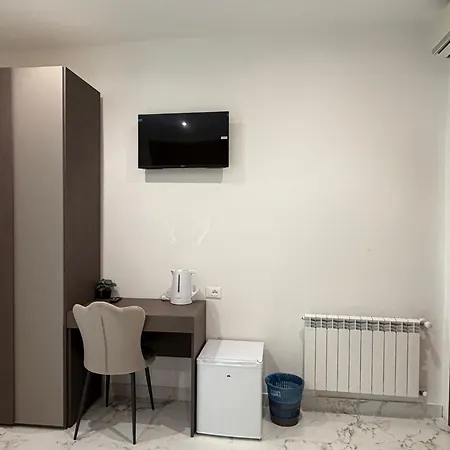 Facile Casa Stazione Πανσιόν 3*